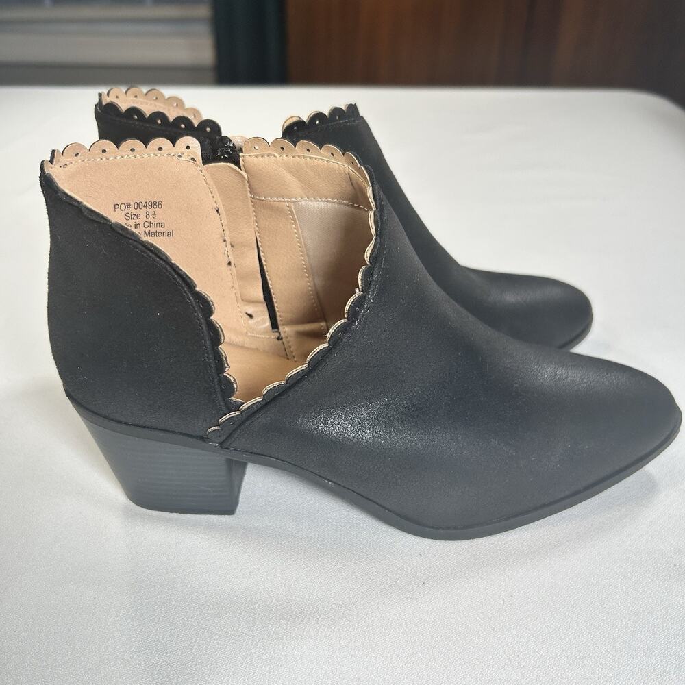 Journee Collection Women's Tessa Scalloped Block Heel Booties Black Size 8.5